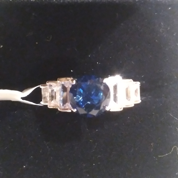 ππ Beautiful Rhodium Plated Size 6 Saphire Color CZ Ring π― - Picture 2 of 7